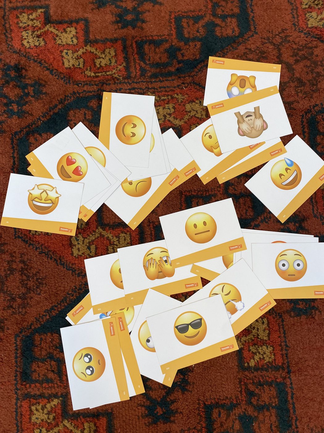Alle Emojikaarten van Ynnovate uitgespreid